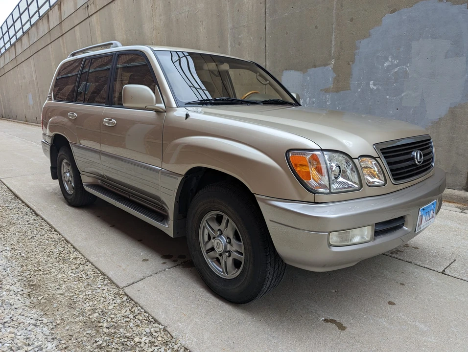 2001 Lexus LX 2nd Gen - Image 13 of 31