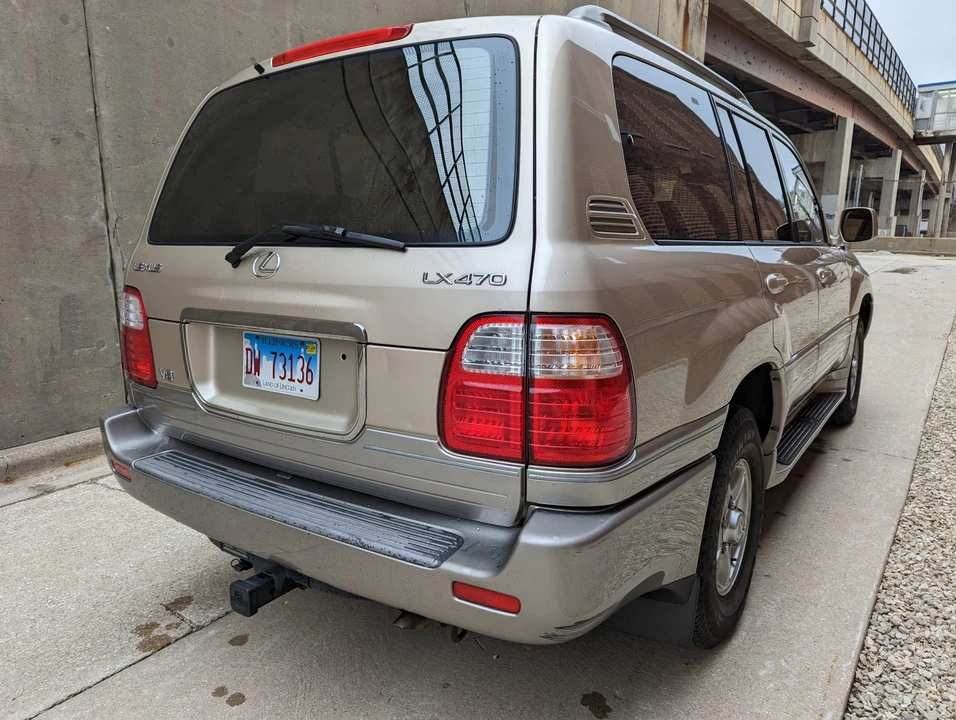 2001 Lexus LX 2nd Gen - Image 10 of 31
