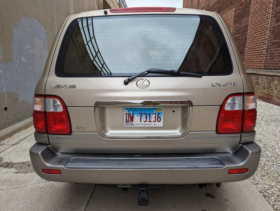 2001 Lexus LX 2nd Gen - Image 8 of 31