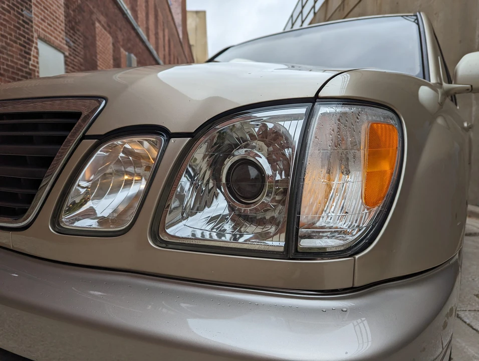 2001 Lexus LX 2nd Gen - Image 30 of 31