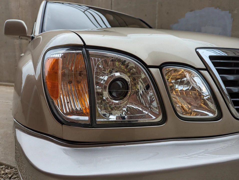 2001 Lexus LX 2nd Gen - Image 31 of 31