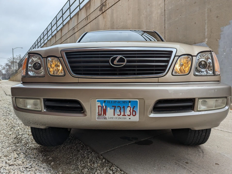 2001 Lexus LX 2nd Gen - Image 21 of 31