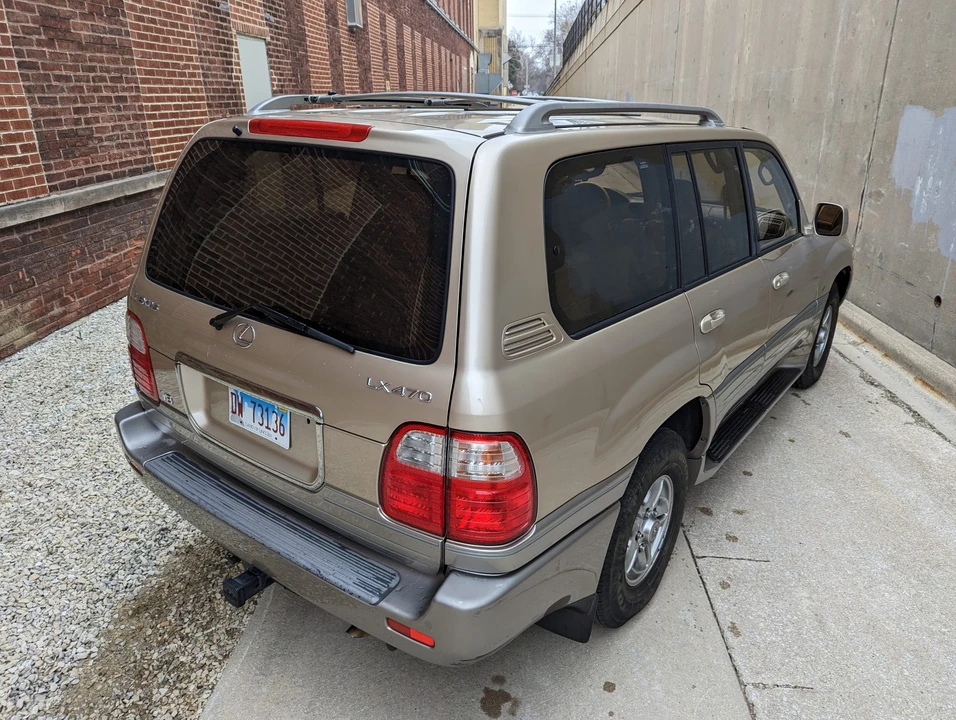 2001 Lexus LX 2nd Gen - Image 17 of 31