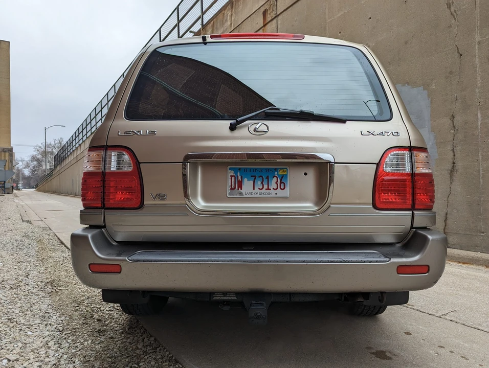 2001 Lexus LX 2nd Gen - Image 9 of 31