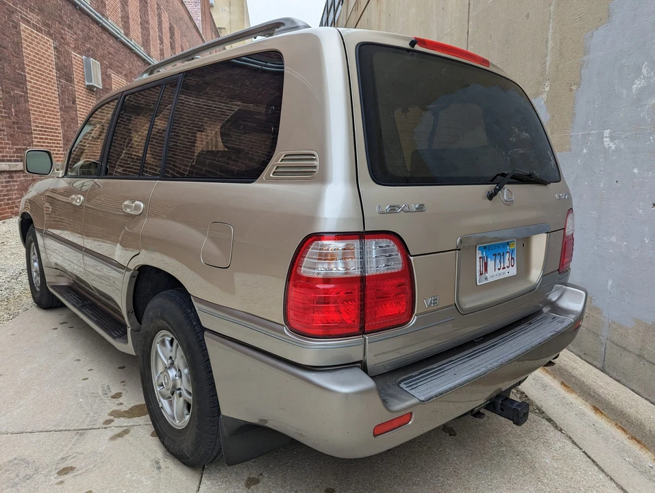 2001 Lexus LX 2nd Gen - Image 6 of 31