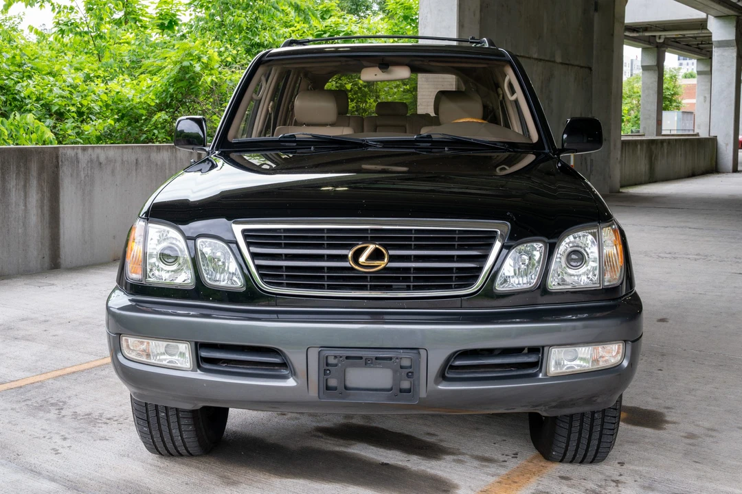 2001 Lexus LX 2nd Gen - Image 4 of 31