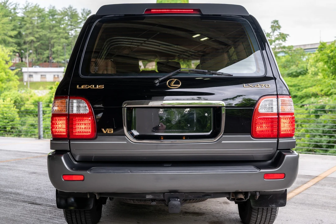 2001 Lexus LX 2nd Gen - Image 8 of 31