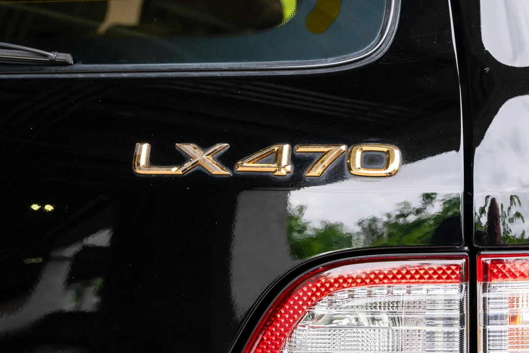 2001 Lexus LX 2nd Gen - Image 23 of 31