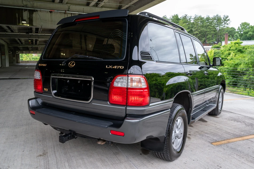 2001 Lexus LX 2nd Gen - Image 6 of 31