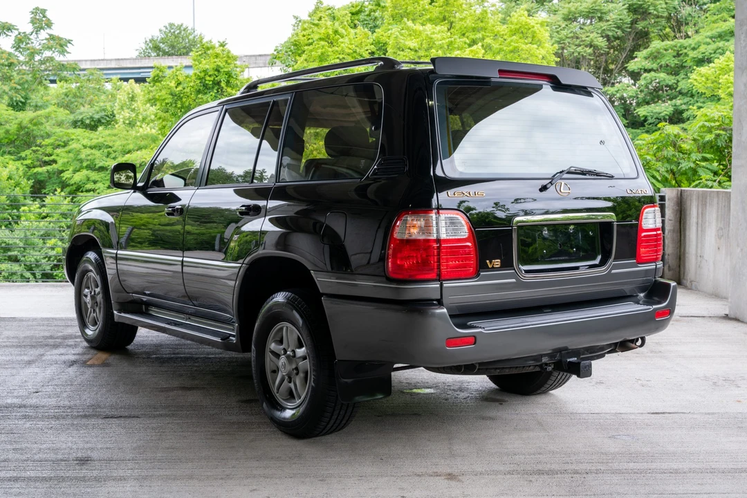 2001 Lexus LX 2nd Gen - Image 9 of 31