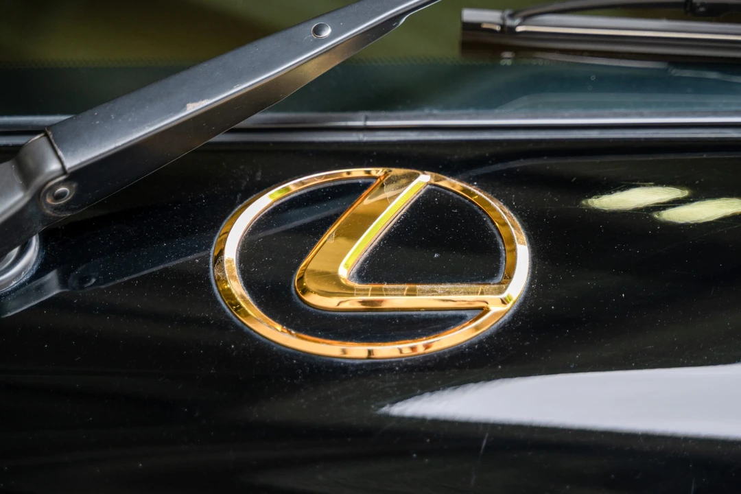 2001 Lexus LX 2nd Gen - Image 22 of 31