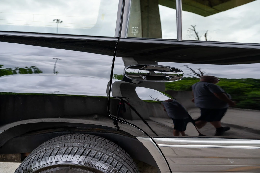 2001 Lexus LX 2nd Gen - Image 27 of 31