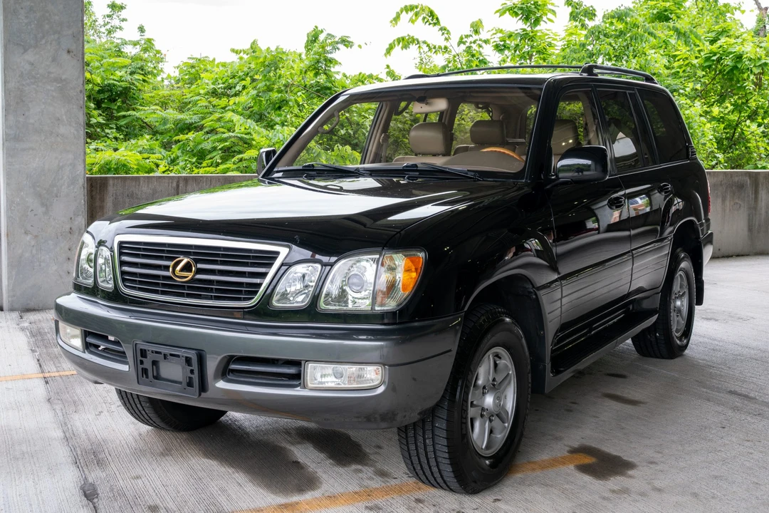 2001 Lexus LX 2nd Gen - Image 2 of 31