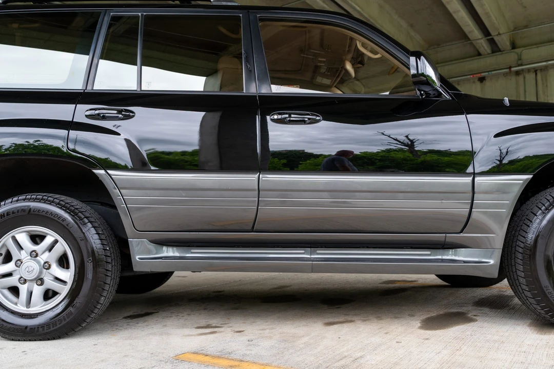 2001 Lexus LX 2nd Gen - Image 26 of 31