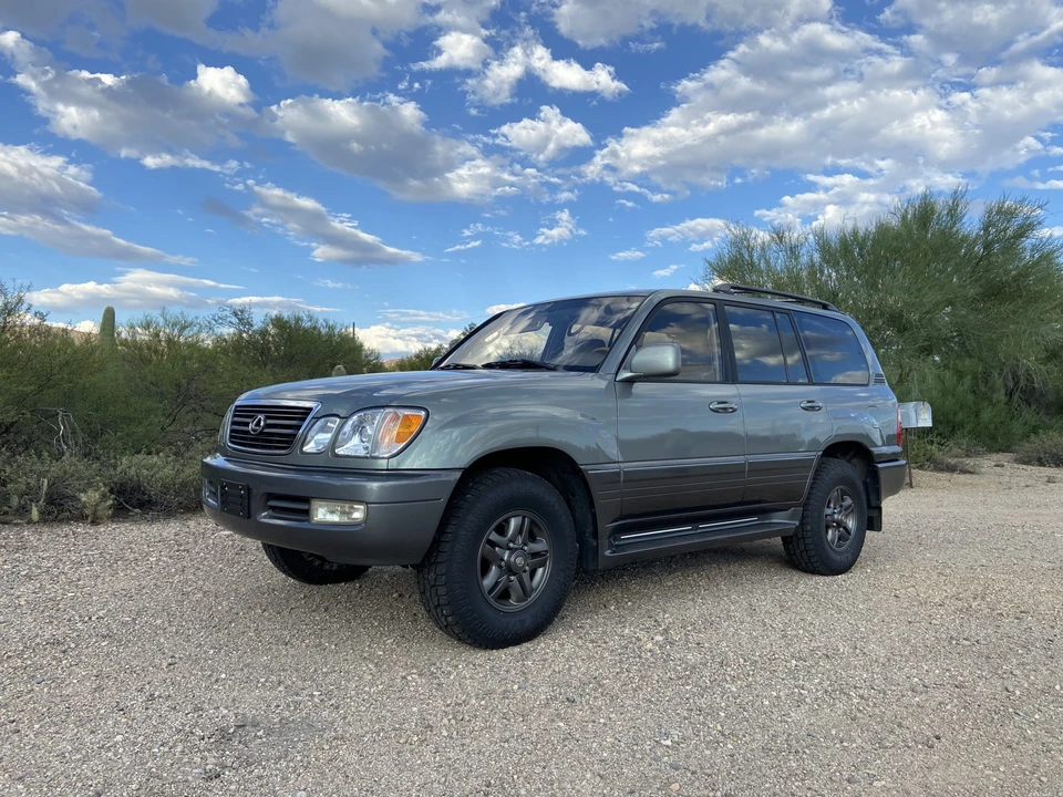 2001 Lexus LX 2nd Gen - Image 4 of 31