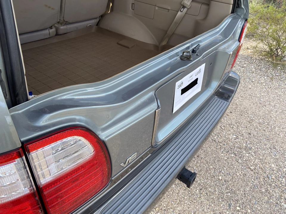 2001 Lexus LX 2nd Gen - Image 25 of 31
