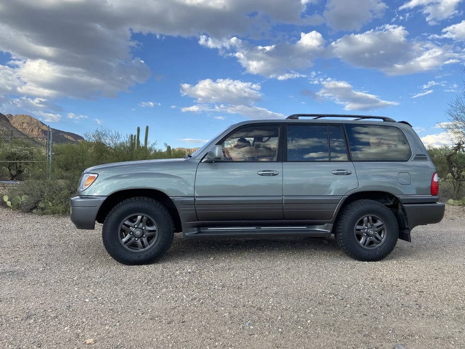 2001 Lexus LX 2nd Gen - Image 5 of 31