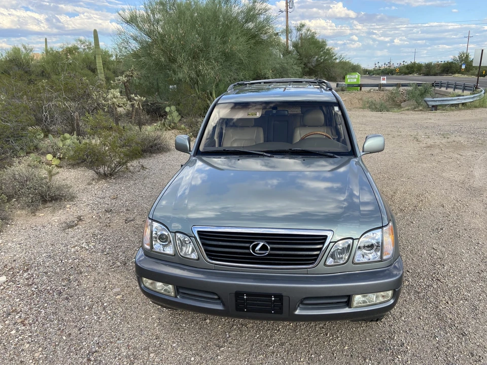 2001 Lexus LX 2nd Gen - Image 15 of 31