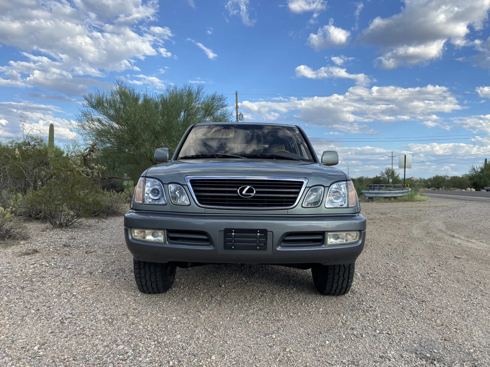 2001 Lexus LX 2nd Gen - Image 16 of 31