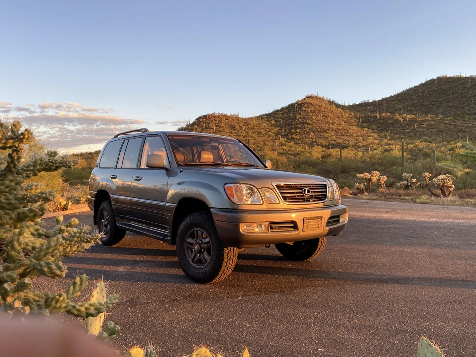 2001 Lexus LX 2nd Gen - Image 13 of 31