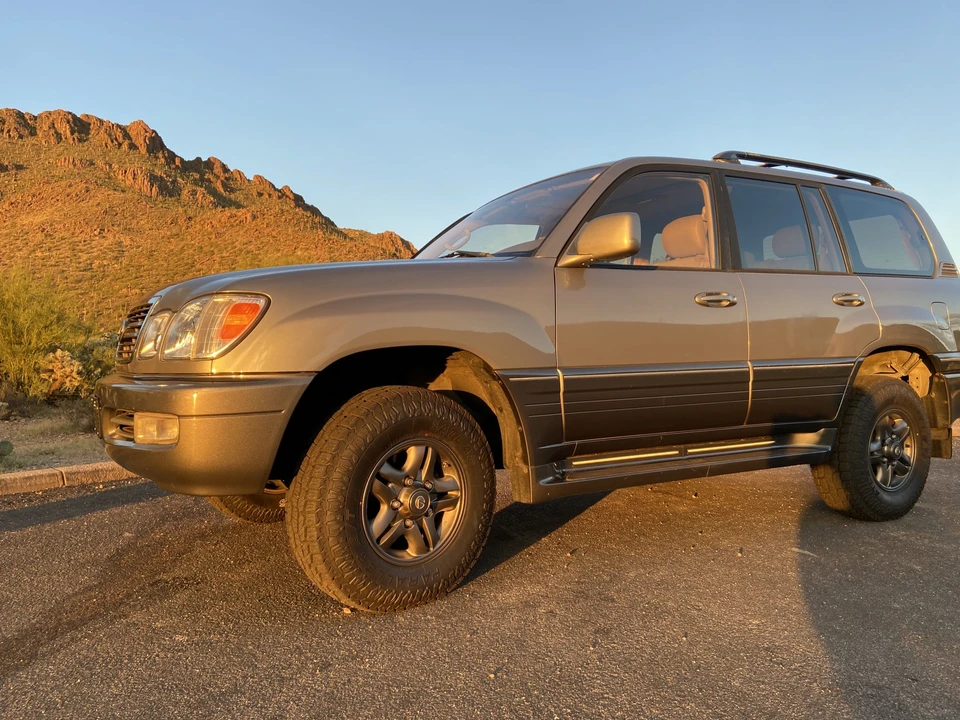 2001 Lexus LX 2nd Gen - Image 2 of 31