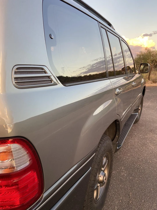 2001 Lexus LX 2nd Gen - Image 27 of 31