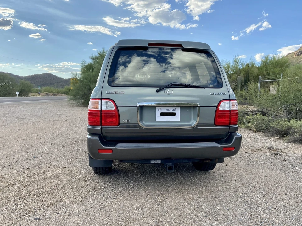 2001 Lexus LX 2nd Gen - Image 9 of 31