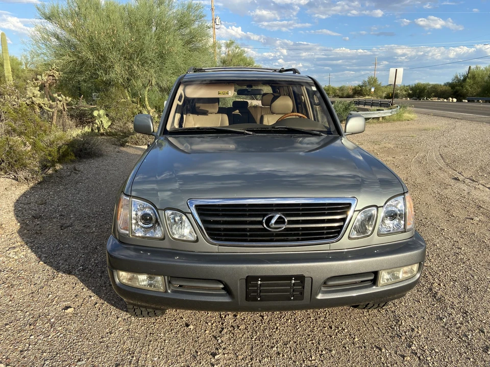 2001 Lexus LX 2nd Gen - Image 17 of 31