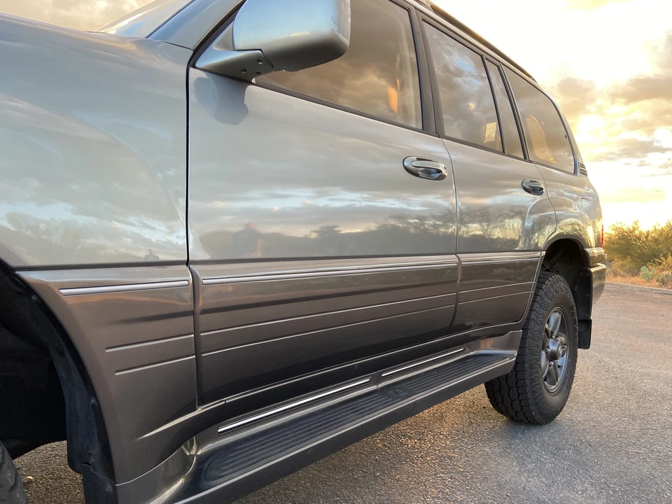 2001 Lexus LX 2nd Gen - Image 21 of 31