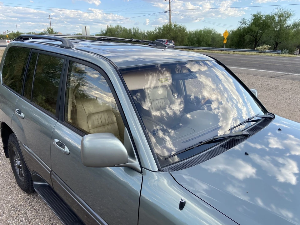 2001 Lexus LX 2nd Gen - Image 28 of 31