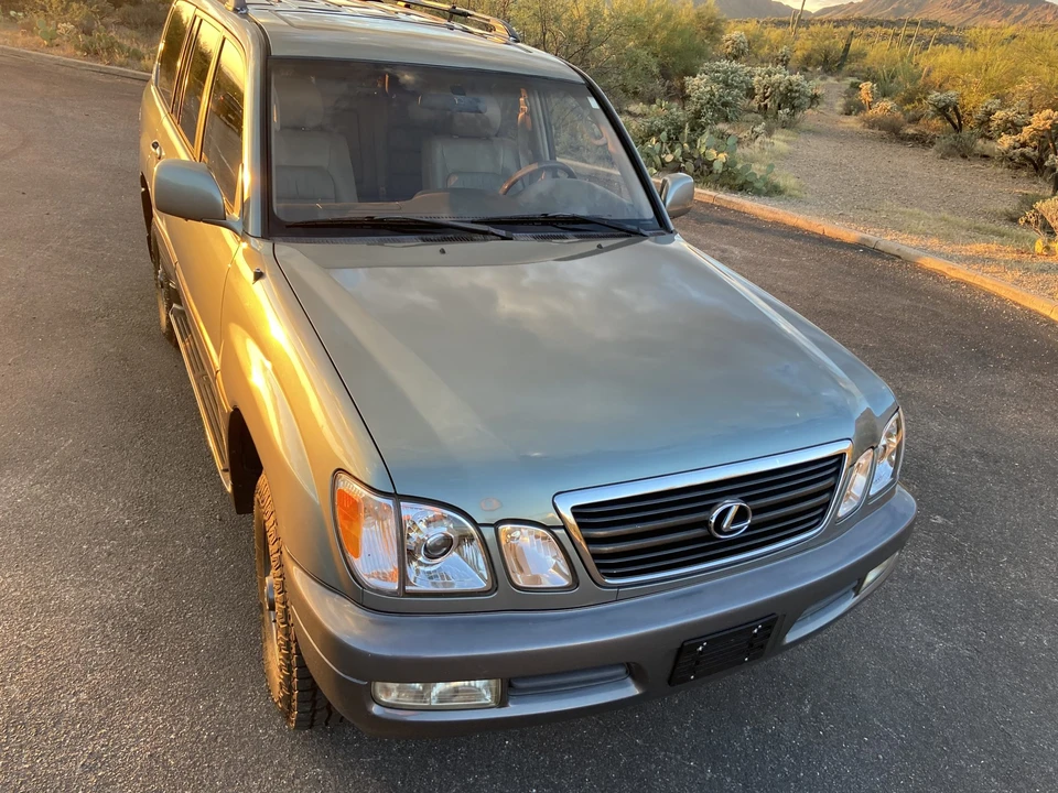 2001 Lexus LX 2nd Gen - Image 14 of 31