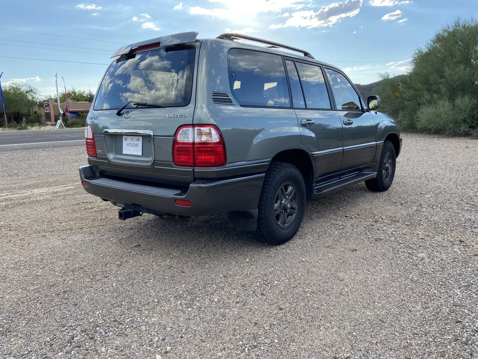 2001 Lexus LX 2nd Gen - Image 11 of 31
