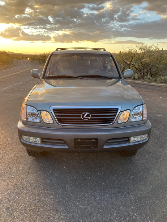 2001 Lexus LX 2nd Gen - Image 18 of 31