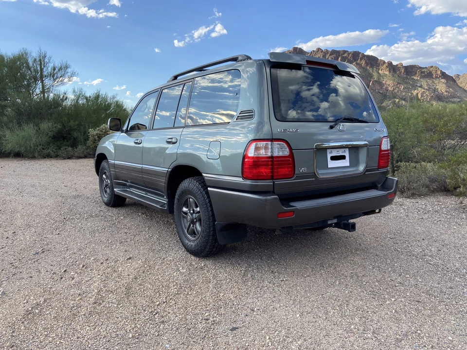 2001 Lexus LX 2nd Gen - Image 6 of 31