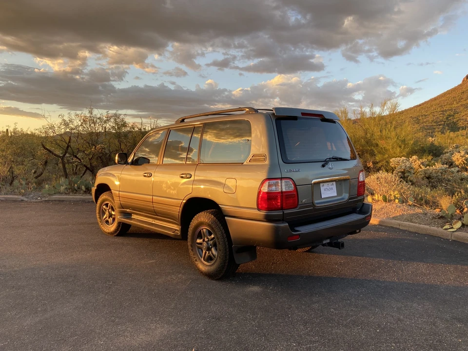 2001 Lexus LX 2nd Gen - Image 7 of 31