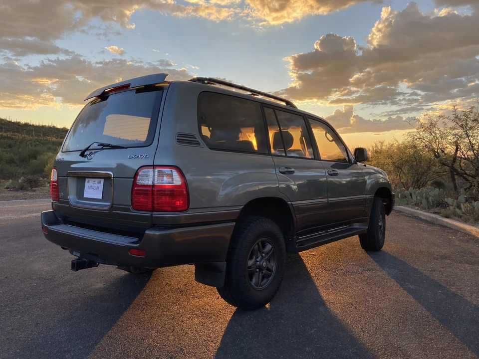 2001 Lexus LX 2nd Gen - Image 10 of 31
