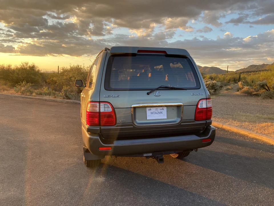2001 Lexus LX 2nd Gen - Image 8 of 31