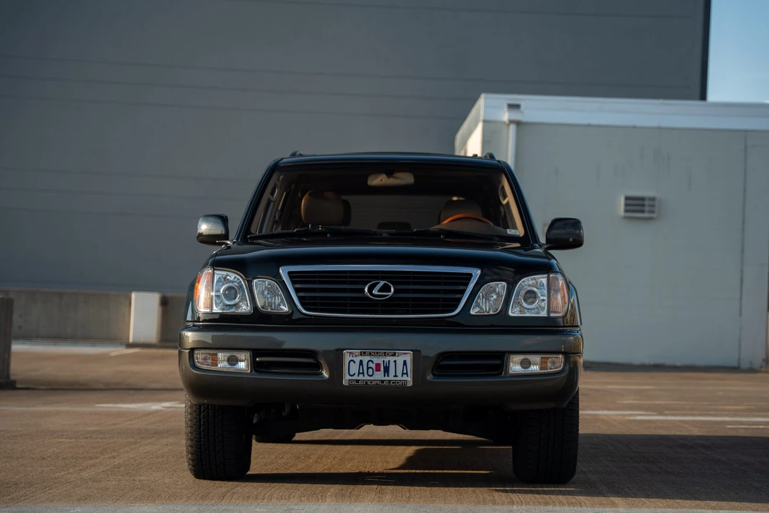 2001 Lexus LX 2nd Gen - Image 5 of 31