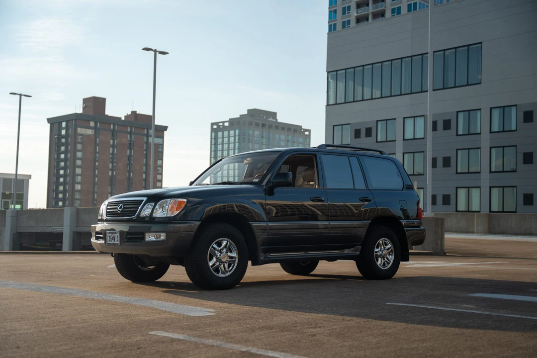 2001 Lexus LX 2nd Gen - Image 2 of 31