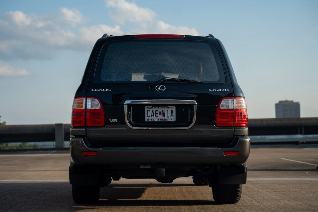 2001 Lexus LX 2nd Gen - Image 14 of 31