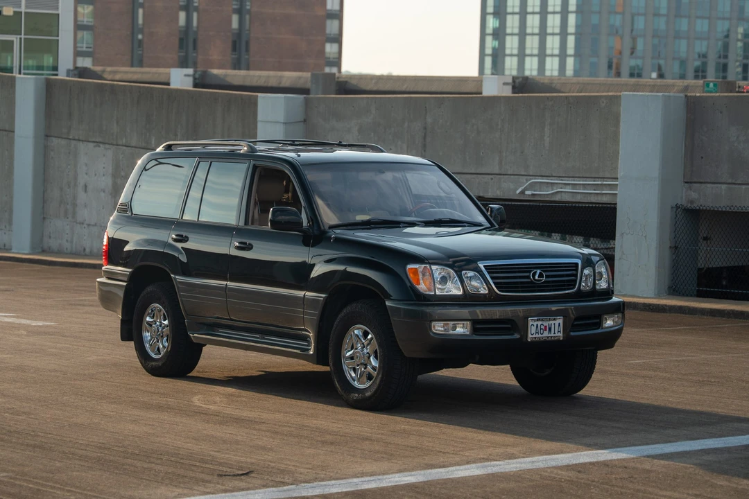 2001 Lexus LX 2nd Gen - Image 7 of 31