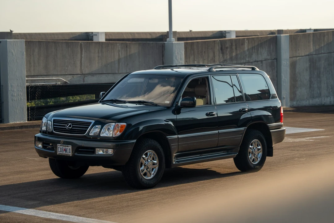 2001 Lexus LX 2nd Gen - Image 4 of 31