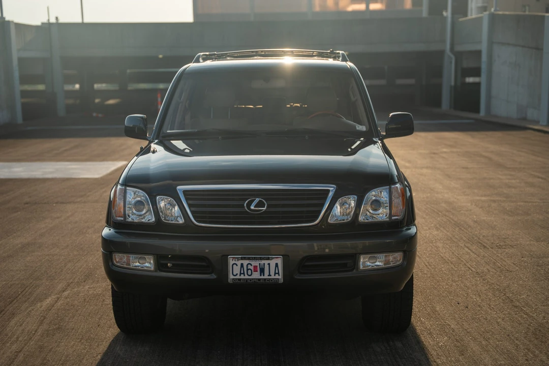 2001 Lexus LX 2nd Gen - Image 6 of 31