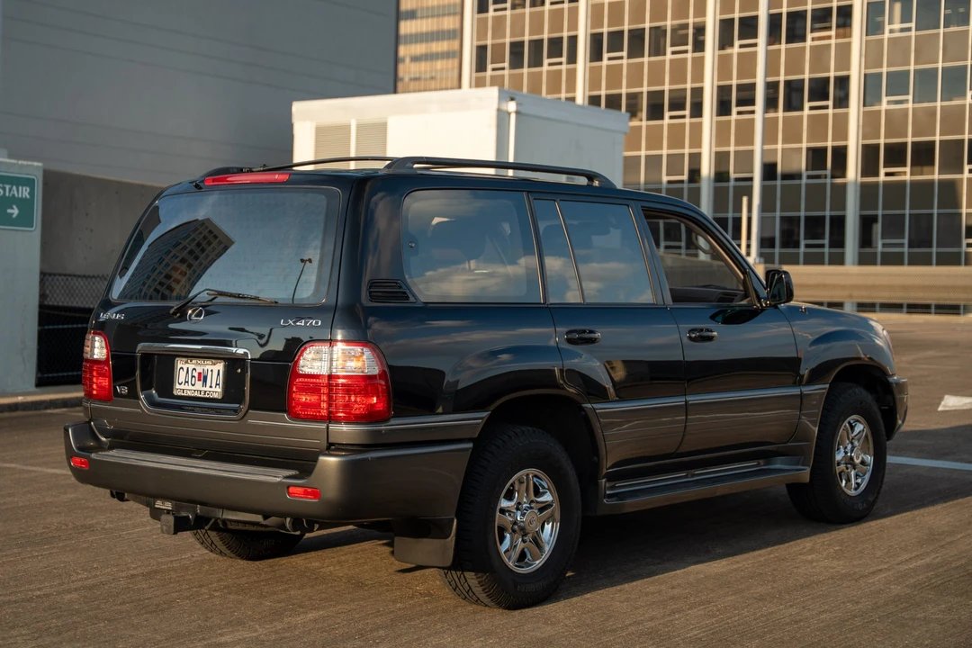 2001 Lexus LX 2nd Gen - Image 13 of 31