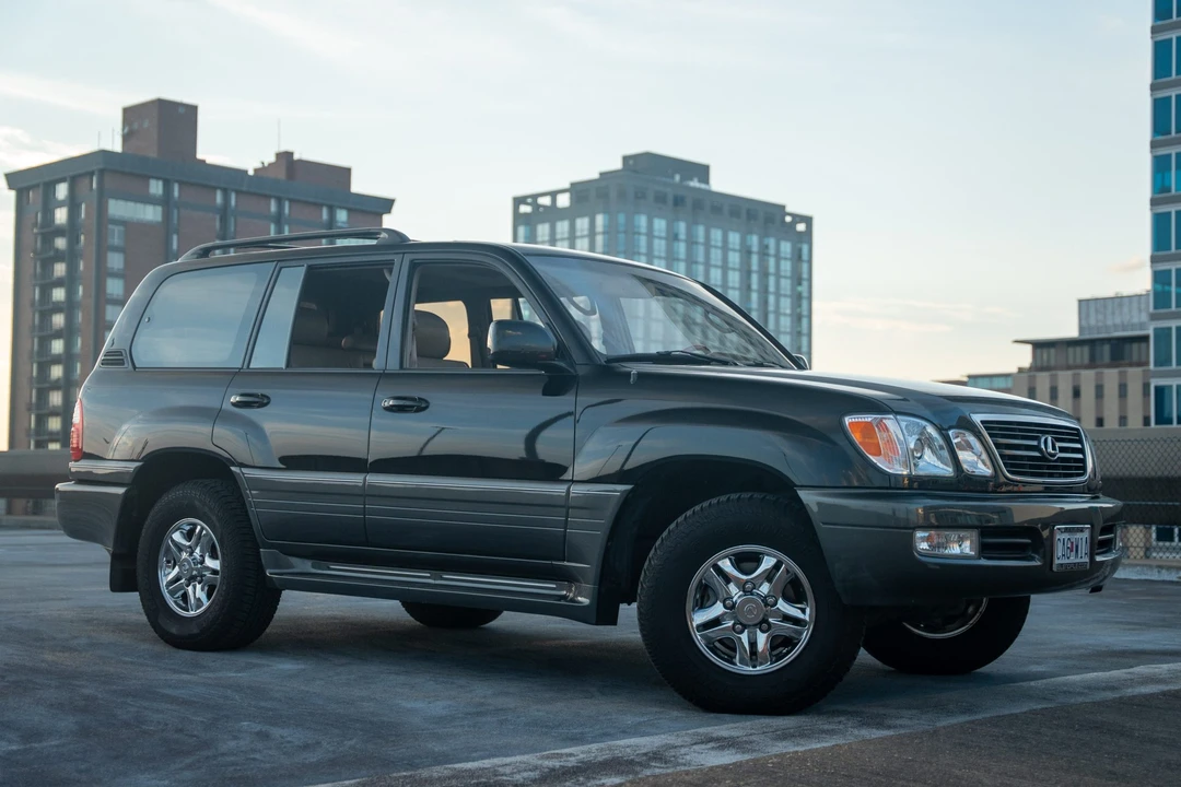 2001 Lexus LX 2nd Gen - Image 31 of 31