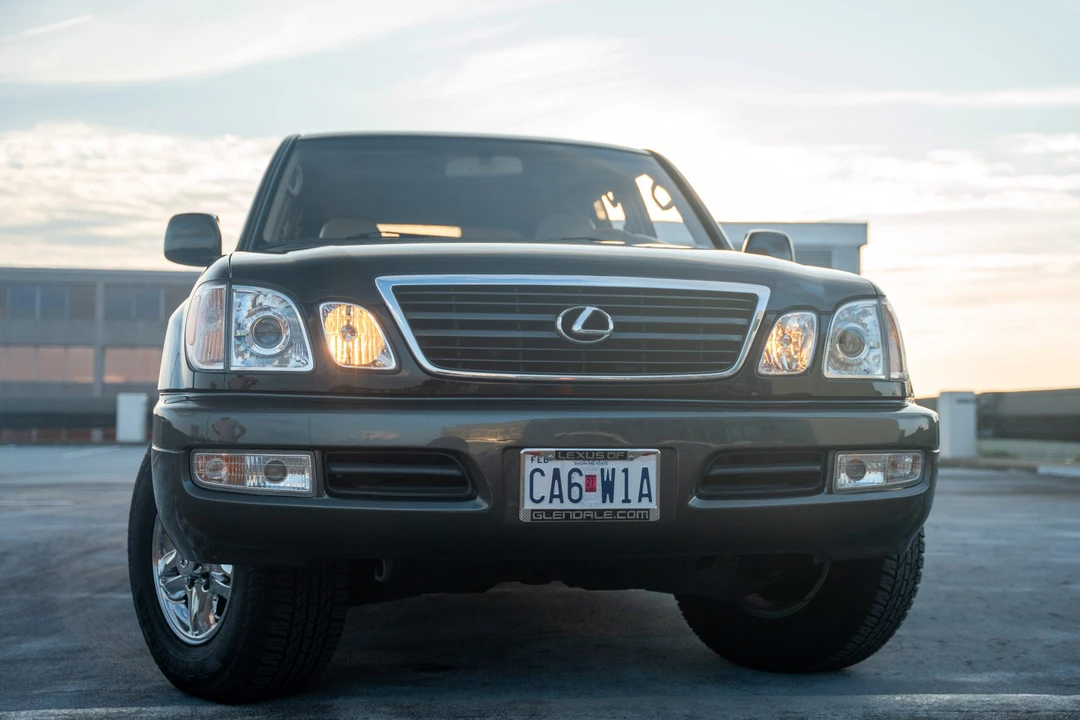 2001 Lexus LX 2nd Gen - Image 24 of 31