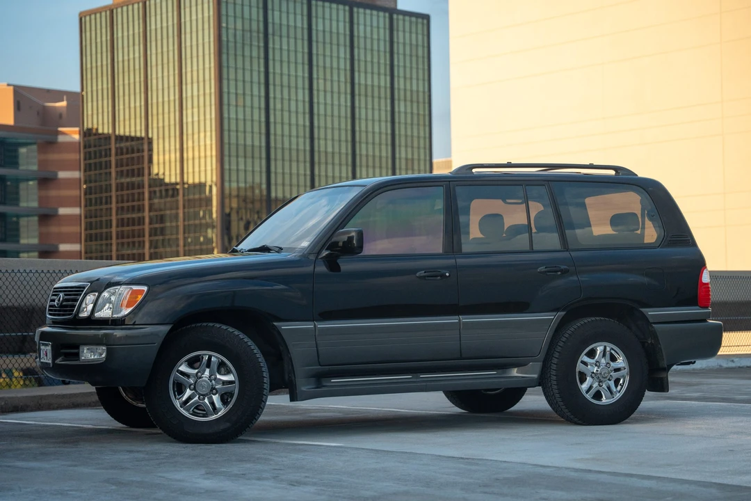 2001 Lexus LX 2nd Gen - Image 20 of 31