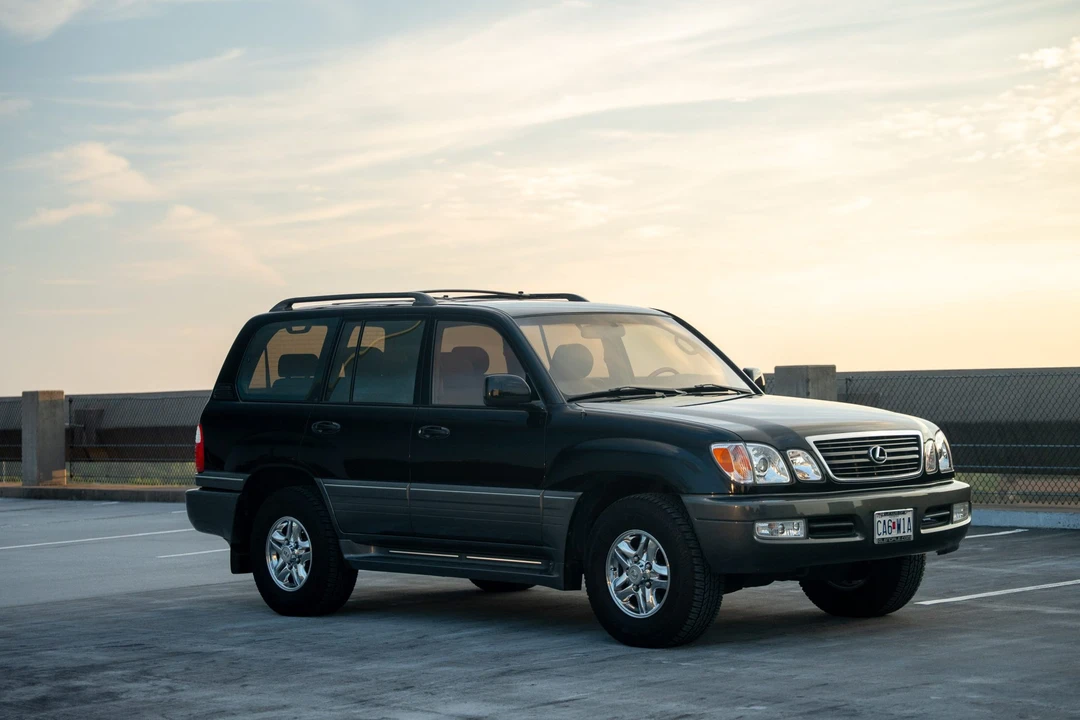 2001 Lexus LX 2nd Gen - Image 27 of 31