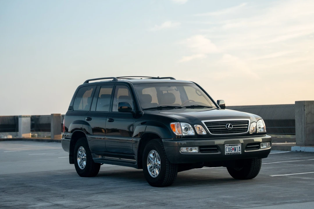 2001 Lexus LX 2nd Gen - Image 26 of 31