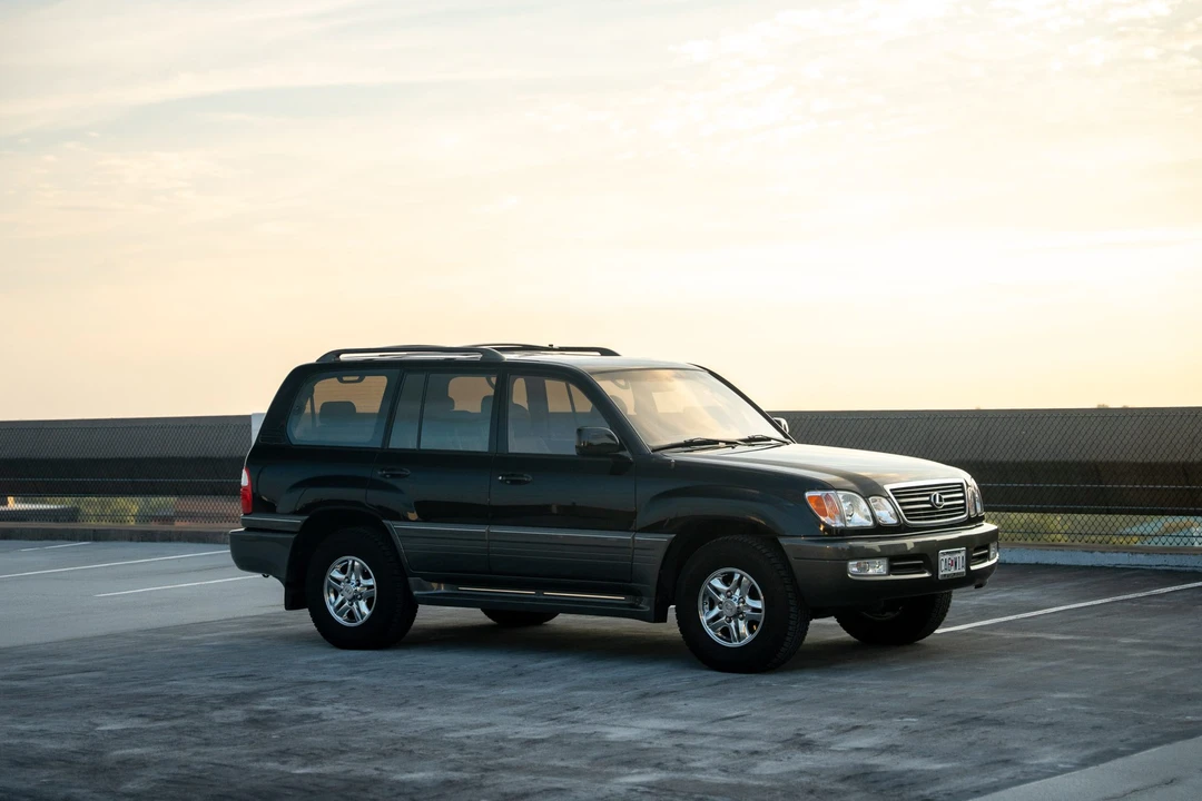 2001 Lexus LX 2nd Gen - Image 29 of 31
